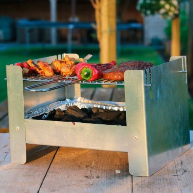 Picknickfilt, korg och fina plastglas – allt du behöver till utflykten