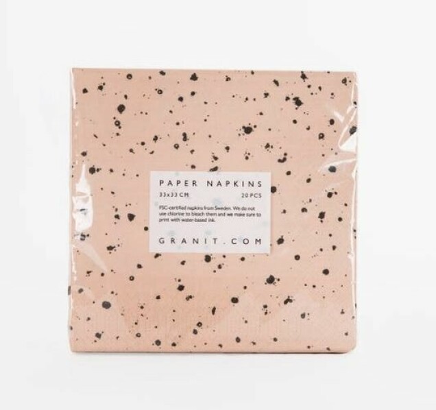 Picknickfilt, korg och fina plastglas – allt du behöver till utflykten