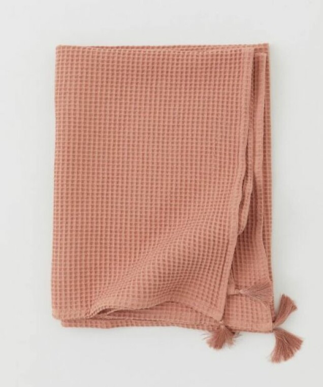 Picknickfilt, korg och fina plastglas – allt du behöver till utflykten