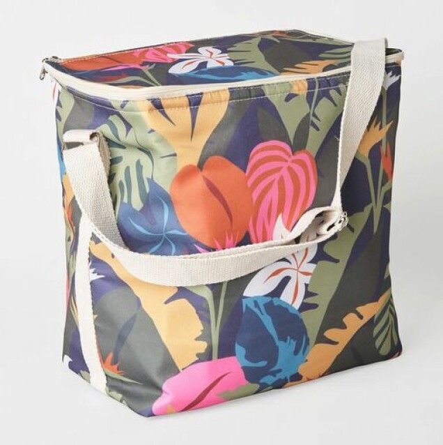 Picknickfilt, korg och fina plastglas – allt du behöver till utflykten