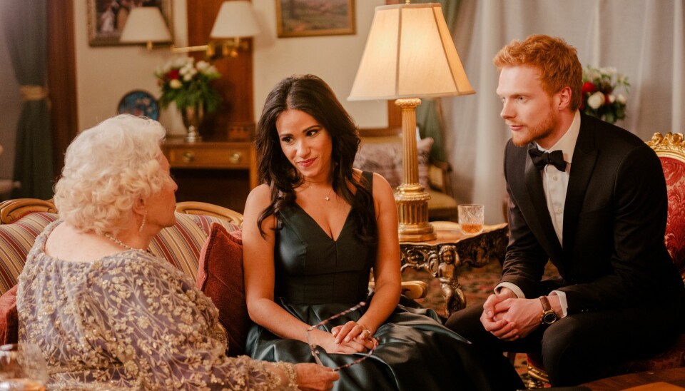 Här ser vi Maggie Sullivun, Tiffany Smith, Charlie Field som alla medverkade i filmen Harry & Meghan: Becoming Royal. Här ser vi Maggie Sullivun, Tiffany Smith, Charlie Field som alla medverkade i filmen Harry & Meghan: Becoming Royal.