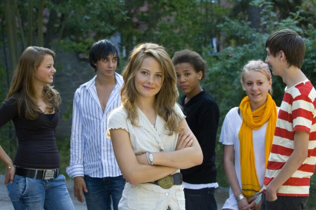 Under inspelningarna av Rosa: The movie. Under inspelningarna av Rosa: The movie.