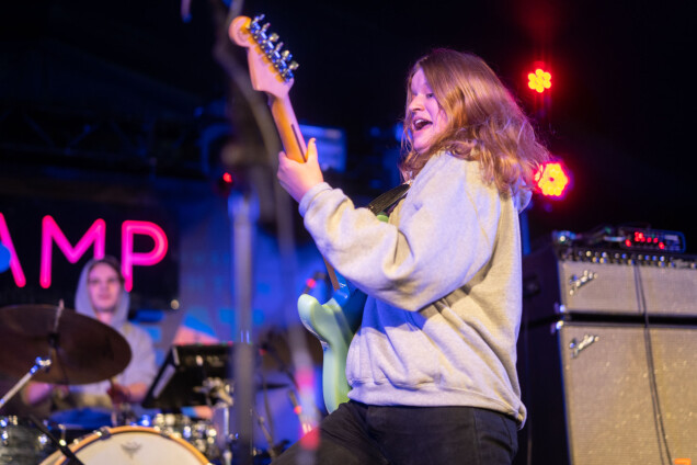 Innan coronapandemin gjorde Girl In Red många spelningar. Här på Great Escape Festival i Brighton. Nästa år åker hon på Europaturné. Innan coronapandemin gjorde Girl In Red många spelningar. Här på Great Escape Festival i Brighton. Nästa år åker hon på Europaturné.