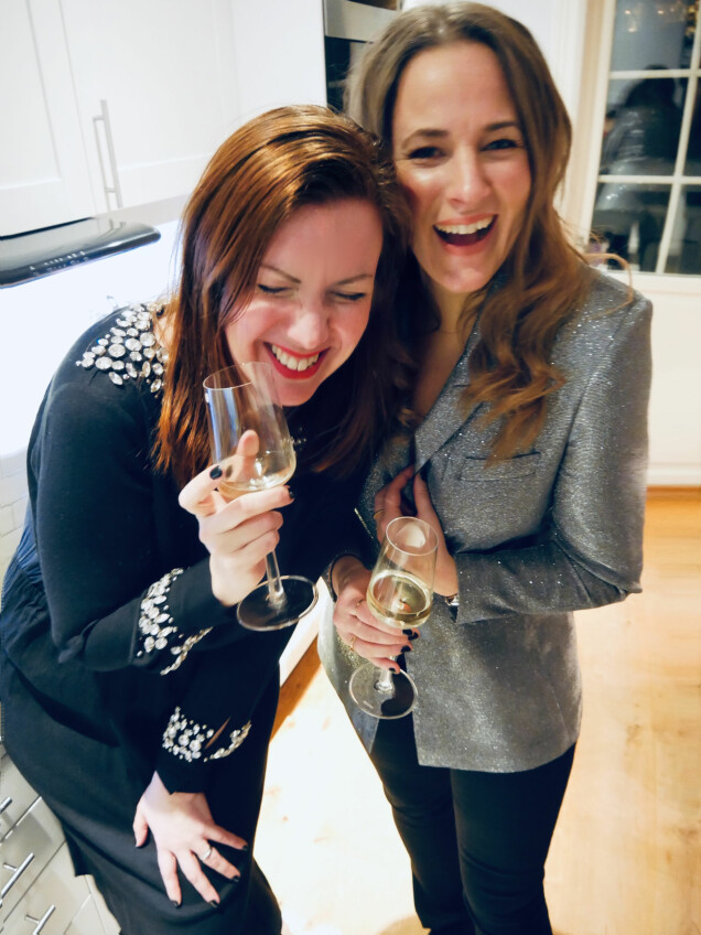 Hanna Mellin och Tove Norström utgör den underhållande duon i podcasten Är din pappa singel? Hanna Mellin och Tove Norström utgör den underhållande duon i podcasten Är din pappa singel?