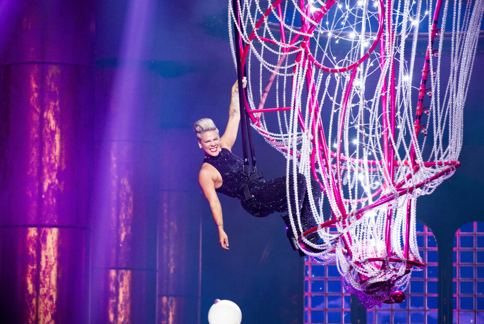 Beautiful Trauma World Tour bjuder på en påkostad och maffig show. I dokumentärfilmen P!nk: All I Know So Far får vi följa med bakom kulisserna. Beautiful Trauma World Tour bjuder på en påkostad och maffig show. I dokumentärfilmen P!nk: All I Know So Far får vi följa med bakom kulisserna.