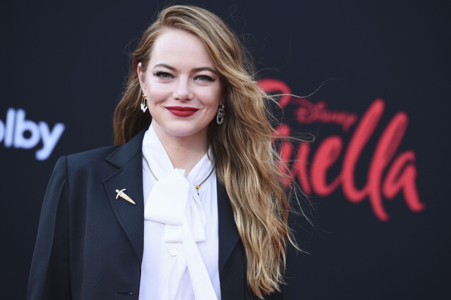 Sminkat och smyckat ögonen med pärlor! Sminkat och smyckat ögonen med pärlor!