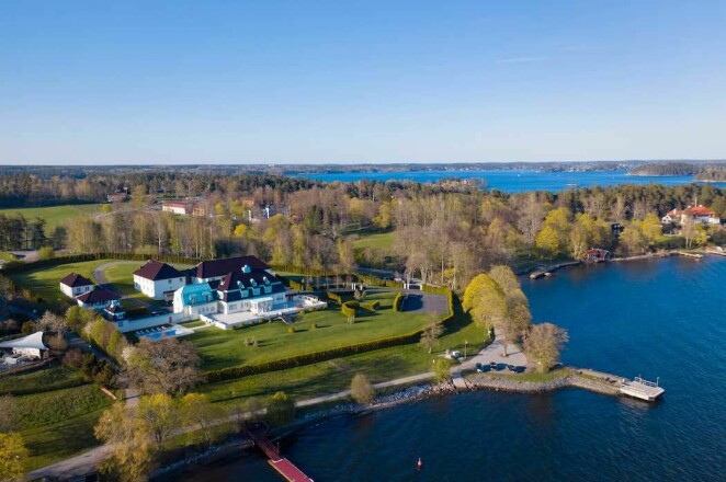 Drönarbild över fastigheten. Drönarbild över fastigheten.