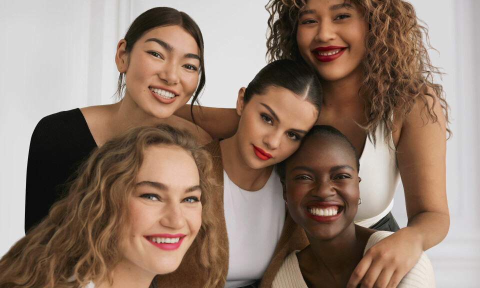 Nu kommer Selena Gomez skönhetsmärke Rare beauty till Sverige