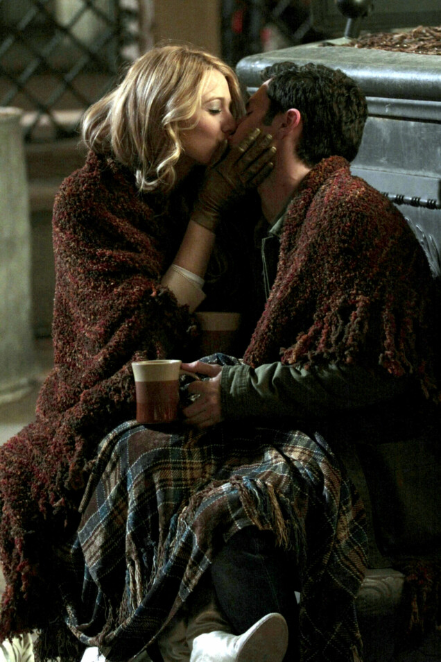 Serena och Dan återförenades efter att hon filmat Dan utan samtycke. Serena och Dan återförenades efter att hon filmat Dan utan samtycke.