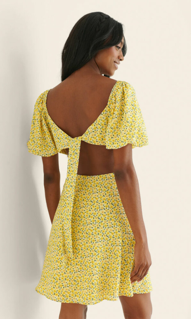 Klicka på bilden för att komma direkt till klänningen. Klicka på bilden för att komma direkt till klänningen.