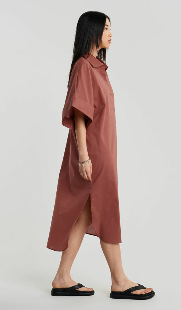 Klicka på bilden för att komma direkt till klänningen. Klicka på bilden för att komma direkt till klänningen.