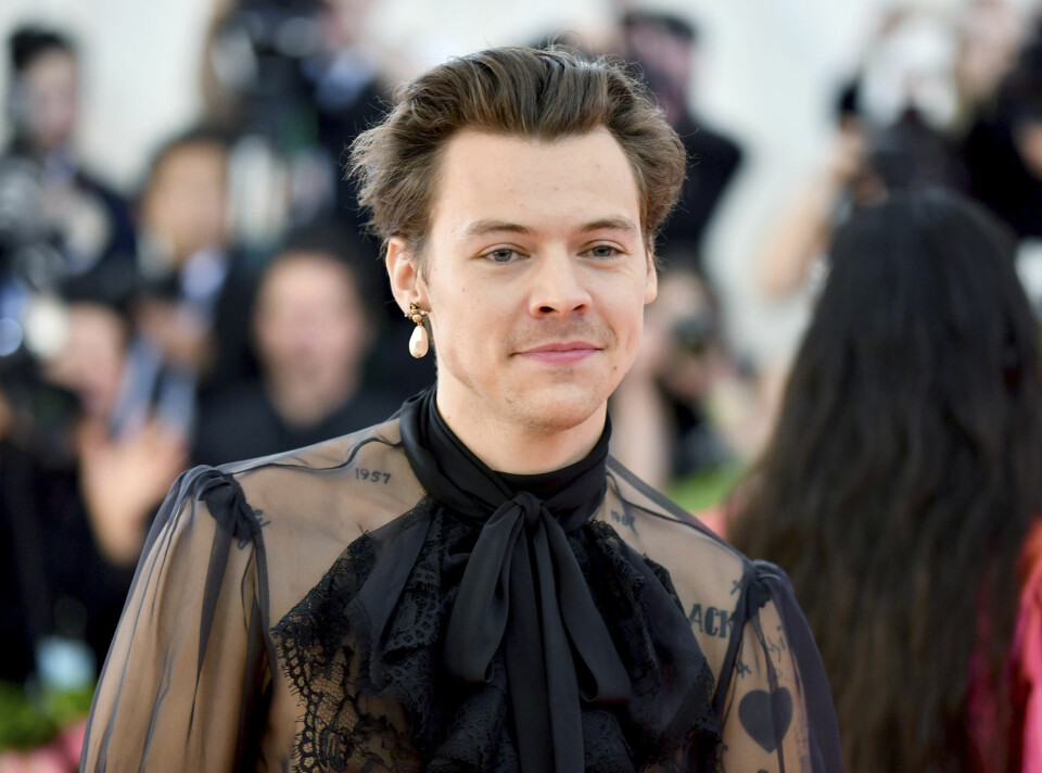 Harry Styles vågar testa sig fram vad gäller stil! Harry Styles vågar testa sig fram vad gäller stil!