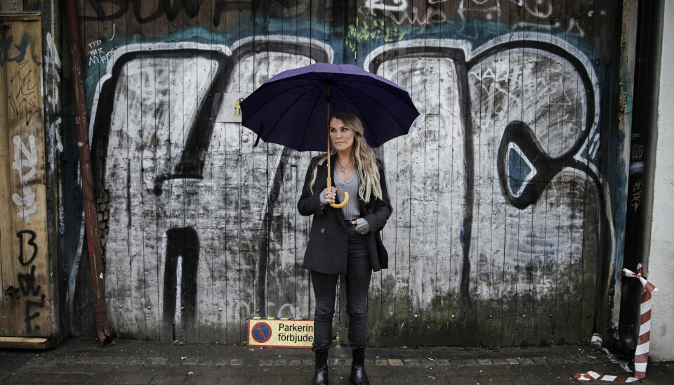 I samband med boksläppet ställde Mia Skäringer även upp på en intervju i Dagens Nyheter, i vilken hon pratar om sin bipolära diagnos och om att hon fått medicin men valt att inte ta den. I samband med boksläppet ställde Mia Skäringer även upp på en intervju i Dagens Nyheter, i vilken hon pratar om sin bipolära diagnos och om att hon fått medicin men valt att inte ta den.