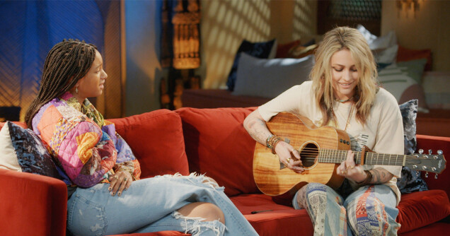 Willow Smith och Paris Jackson i Red table talk. Willow Smith och Paris Jackson i Red table talk.
