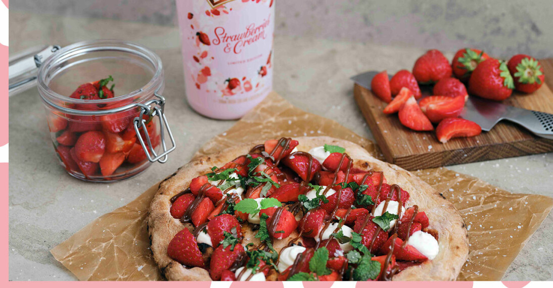 Recept: Så gör du Baileyspizza med smak av jordgubbar