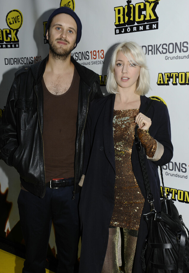 Nils Tull och Veronica Maggio i relationens begynnelse, här på Rockbjörnen 2011. Nils Tull och Veronica Maggio i relationens begynnelse, här på Rockbjörnen 2011.