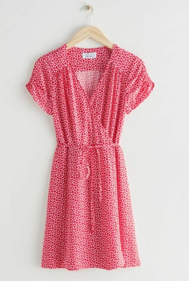 Klicka på bilden för att komma direkt till klänningen. Klicka på bilden för att komma direkt till klänningen.