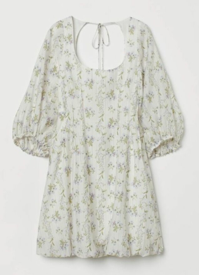 Klicka på bilden för att komma direkt till klänningen. Klicka på bilden för att komma direkt till klänningen.