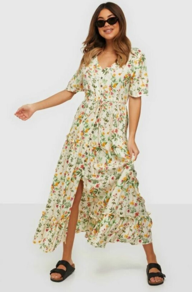 Klicka på bilden för att komma till klänningen. Klicka på bilden för att komma till klänningen.