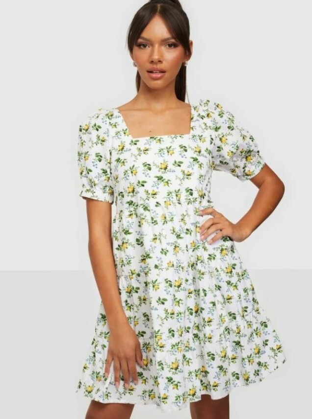 Klicka på bilden för att komma till klänningen. Klicka på bilden för att komma till klänningen.