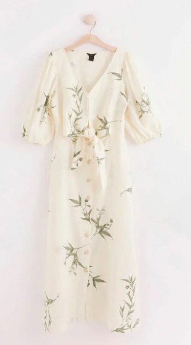 Klicka på bilden för att komma direkt till klänningen. Klicka på bilden för att komma direkt till klänningen.