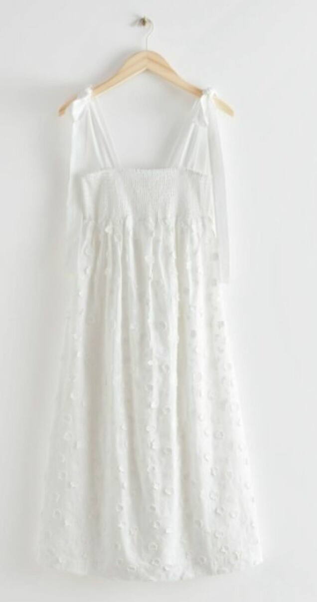 Klicka på bilden för att komma direkt till klänningen. Klicka på bilden för att komma direkt till klänningen.