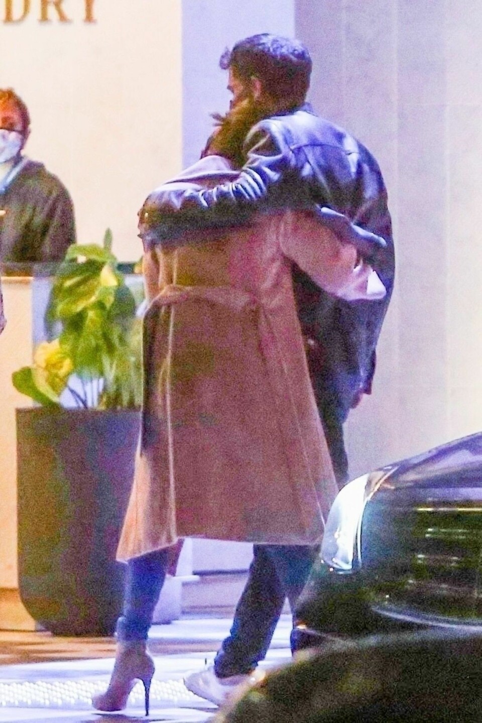 J.Lo och Ben Affleck gosar på dejt. J.Lo och Ben Affleck gosar på dejt.