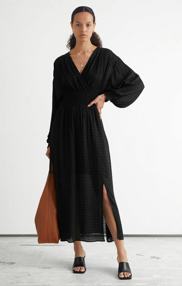 Klicka på bilden för att komma direkt till klänningen. Klicka på bilden för att komma direkt till klänningen.