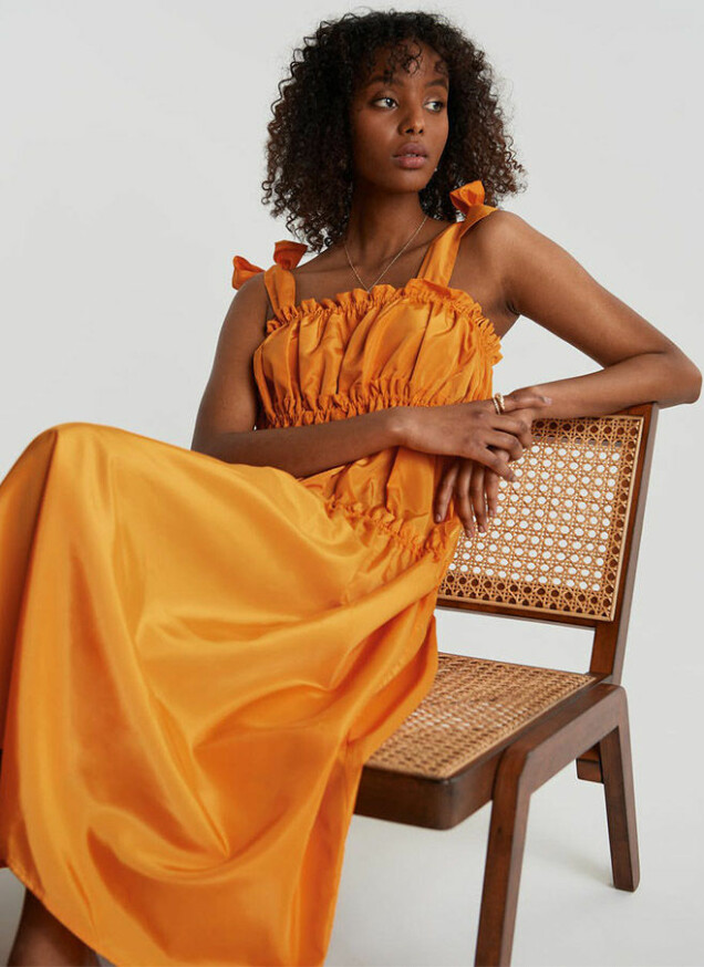 Klicka på bilden för att komma direkt till klänningen. Klicka på bilden för att komma direkt till klänningen.