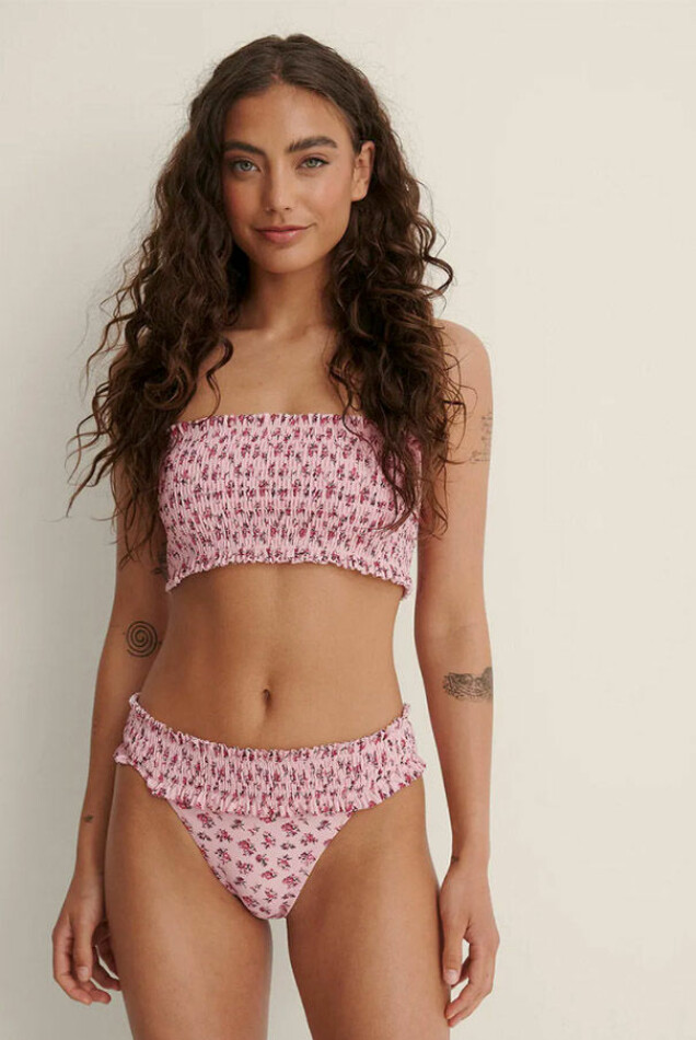 Klicka på bilden för att komma direkt till bikinin. Klicka på bilden för att komma direkt till bikinin.