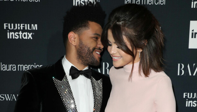 The Weeknd och Selena Gomez på röda mattan 2017. The Weeknd och Selena Gomez på röda mattan 2017.