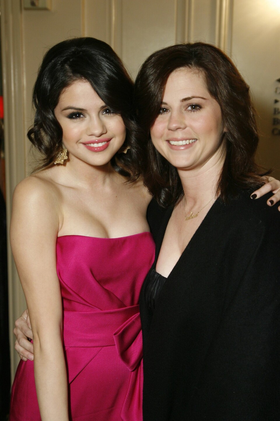 Selena Gomez tillsammans med hennes mamma Mandy Cornett år 2009. Selena Gomez tillsammans med hennes mamma Mandy Cornett år 2009.