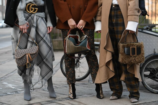 Hos Åhléns kan du bland annat köpa vintage-väskor från Dior och Loewe – klicka på bilden för att se hela utbudet. Hos Åhléns kan du bland annat köpa vintage-väskor från Dior och Loewe – klicka på bilden för att se hela utbudet.