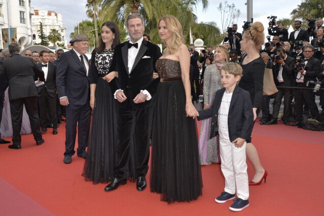 John Travolta och Kelly Preston med barnen Ella och Benjamin. John Travolta och Kelly Preston med barnen Ella och Benjamin.