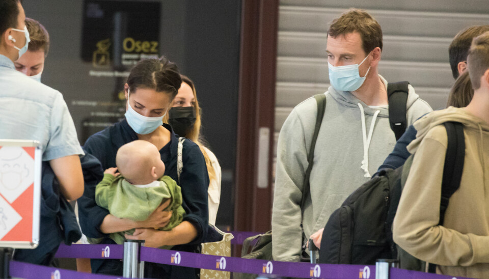Alicia Vikander och Micheal Fassbender tillsammans med bebisen Alicia Vikander och Micheal Fassbender tillsammans med bebisen