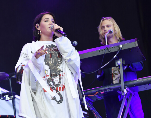Molly Sandén, och David Larson på Queens of Pop festival, Uppsala, 2018. Molly Sandén, och David Larson på Queens of Pop festival, Uppsala, 2018.