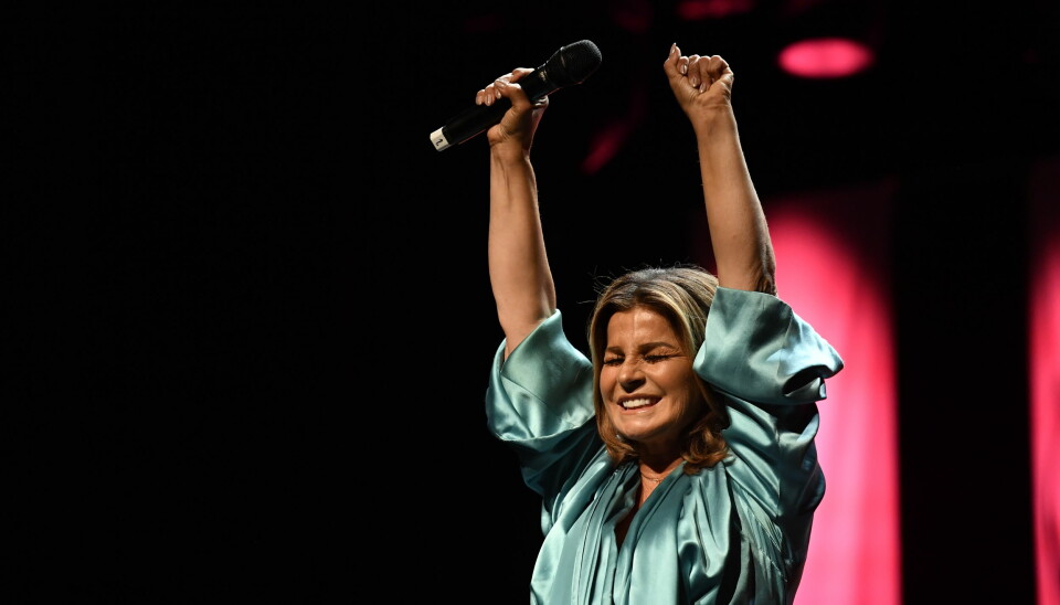 Carola jublar även här under den officiella invigningen av Stockholm Pride på Södra Teatern i Stockholm sommaren 2021. Carola jublar även här under den officiella invigningen av Stockholm Pride på Södra Teatern i Stockholm sommaren 2021.