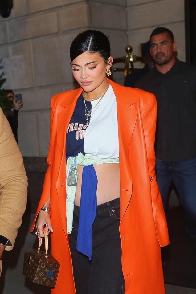 Första bilderna på Kylie Jenner efter att hon bekräftat graviditeten