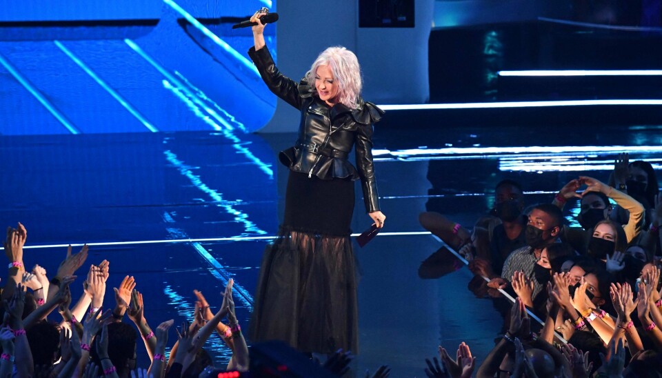 Publiken fullkomligt tappade det när Cyndi Lauper klev ut på scenen. Publiken fullkomligt tappade det när Cyndi Lauper klev ut på scenen.