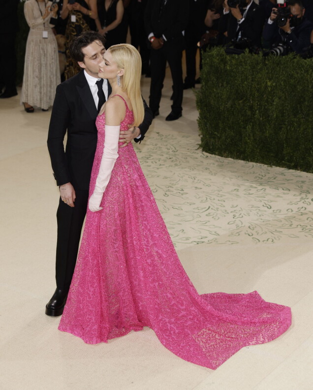 Brooklyn Beckham och Nicola Peltz. Brooklyn Beckham och Nicola Peltz.