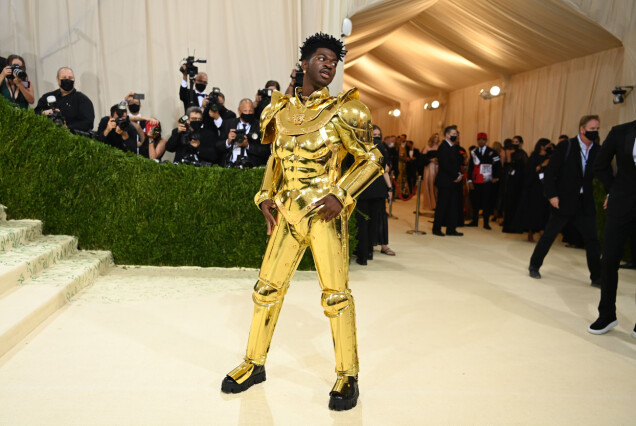 ... och Lil Nas X i outfit nummer två. ... och Lil Nas X i outfit nummer två.