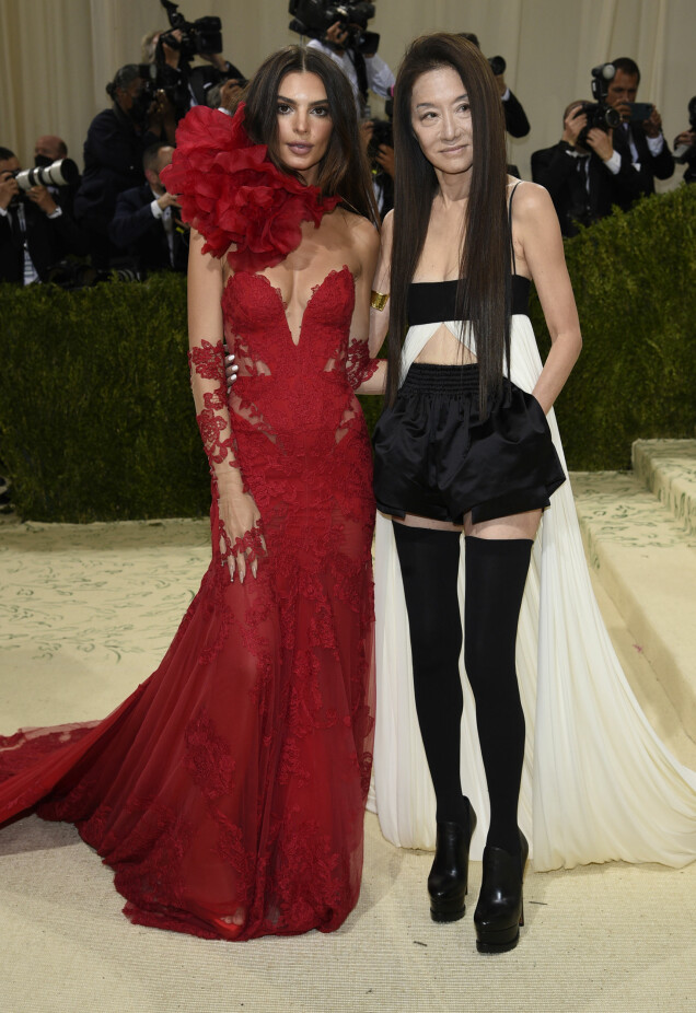 Emily Ratajkowski och Vera Wang. Emily Ratajkowski och Vera Wang.