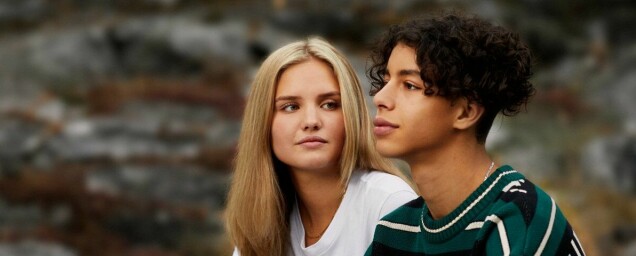 – Originalfilmen berörde verkligen mig och jag hoppas att den här nya versionen både kommer att belysa viktiga samhällsfrågor och underhålla. Jag är verkligen stolt över att vara en del av den här filmen och ser fram emot att få dela den med familj, vänner och Netflix-tittarna runt om i världen, sa Mustapha Aarab i Netflix pressmeddelande strax innan inspelningen av filmen. – Originalfilmen berörde verkligen mig och jag hoppas att den här nya versionen både kommer att belysa viktiga samhällsfrågor och underhålla. Jag är verkligen stolt över att vara en del av den här filmen och ser fram emot att få dela den med familj, vänner och Netflix-tittarna runt om i världen, sa Mustapha Aarab i Netflix pressmeddelande strax innan inspelningen av filmen.