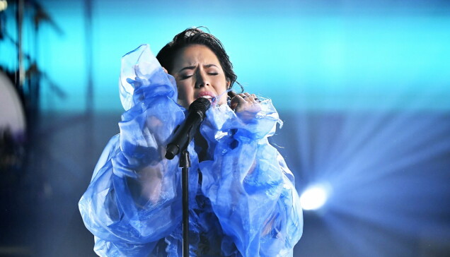 ”Jag levde för att lyfta upp dig. Men vem skulle lyfta mig? När du var i bland molnen och jag låg där på marken kvar”, som är en del av låttexten, menar Molly är en rad som beskrev hennes känsla på pricken i sin relation just då. ”Jag levde för att lyfta upp dig. Men vem skulle lyfta mig? När du var i bland molnen och jag låg där på marken kvar”, som är en del av låttexten, menar Molly är en rad som beskrev hennes känsla på pricken i sin relation just då.