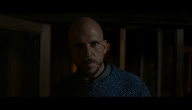”Den stora skillnaden mellan musikvideo och film är ju givetvis formatet”, säger den vana skådespelaren Gustaf Skarsgård. ”Den stora skillnaden mellan musikvideo och film är ju givetvis formatet”, säger den vana skådespelaren Gustaf Skarsgård.