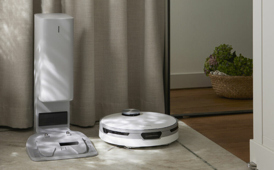 Samsung JetBot 80+ med tömningsstation. Samsung JetBot 80+ med tömningsstation.
