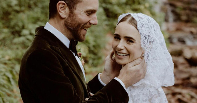 I en brudklänning från Ralph Lauren med spetsluva sade Emily in Paris-skådisen Lily Collins ”ja” till sin Charlie McDowell. I en brudklänning från Ralph Lauren med spetsluva sade Emily in Paris-skådisen Lily Collins ”ja” till sin Charlie McDowell.