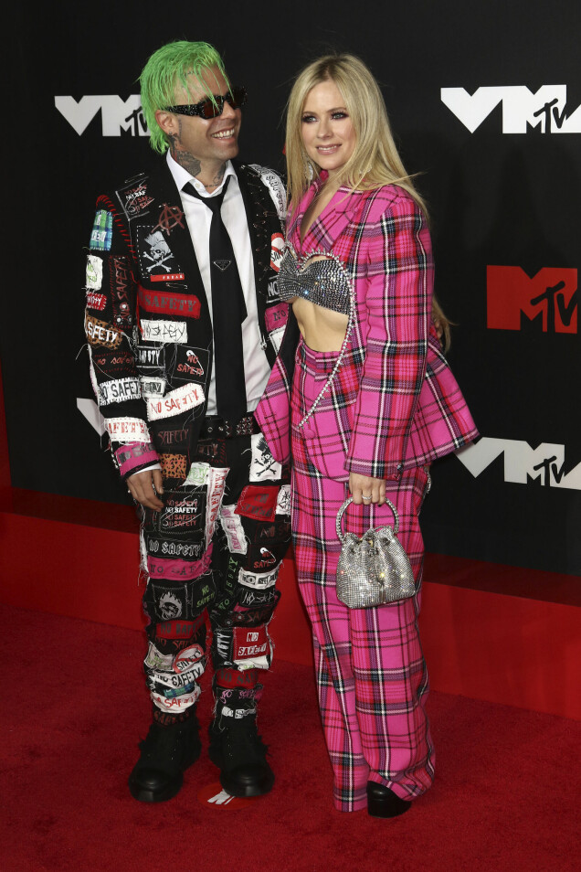 Nykära Avril Lavigne och Mod Sun gjorde sällskap till årets MTV Video Music Awards. Nykära Avril Lavigne och Mod Sun gjorde sällskap till årets MTV Video Music Awards.