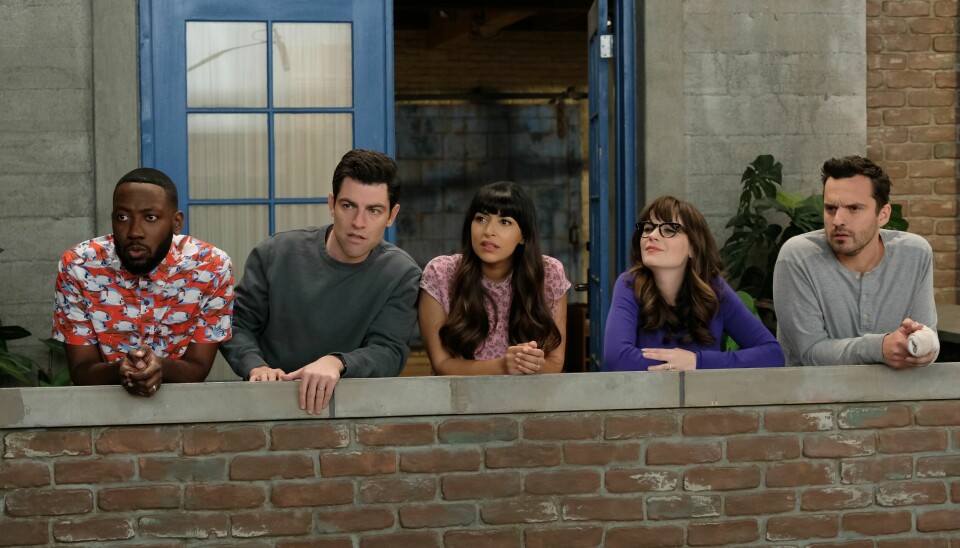 Lamorne Morris, Max Greenfield, Hannah Simone, Zooey Deschanel, Jake Johnson under den sjunde säsongen av New girl, 2018. Lamorne Morris, Max Greenfield, Hannah Simone, Zooey Deschanel, Jake Johnson under den sjunde säsongen av New girl, 2018.