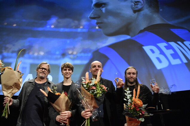 Piodor Gustafsson, producent, Erik Enge, huvudroll, Ronnie Sandahl, Martin Bengtsson, författare till den sjävbiografiska boken, under Svenska filminstitutets pressträff där Sveriges bidrag till Oscarsgalan tillkännagavs. Piodor Gustafsson, producent, Erik Enge, huvudroll, Ronnie Sandahl, Martin Bengtsson, författare till den sjävbiografiska boken, under Svenska filminstitutets pressträff där Sveriges bidrag till Oscarsgalan tillkännagavs.